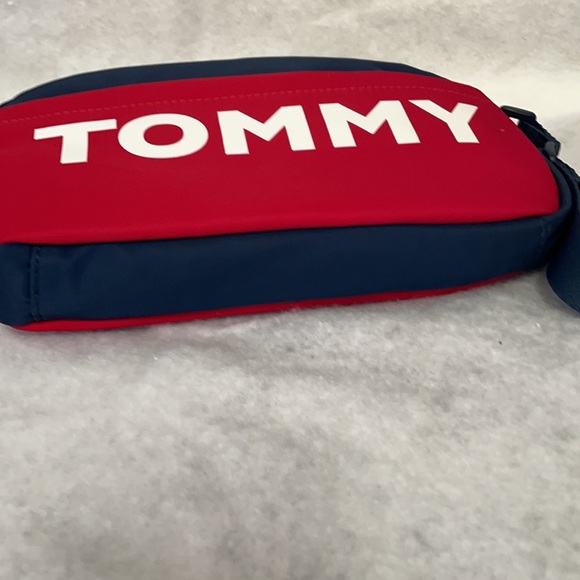 ⭐️SALE🎄Tommy Hilfiger Crossbody - Picture 7 of 9
